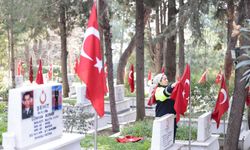 Konak Belediyesi’nden vefa: Şehitlikler ziyaretçiler için hazırlandı