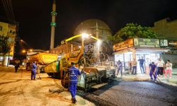 Konak Toros Caddesi yenileniyor: Asfalt serim çalışmaları gece mesaisinde sürüyor