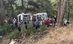 İzmir’de işçi servisi şarampole devrildi! 22 yaralı