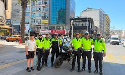 İzmir’in efsane trafik polisi veda etti: “Son anonsumdur”