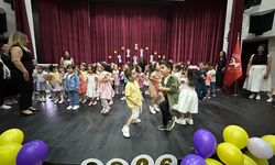 Bornova’da 500 çocuk ilk mezuniyet heyecanını yaşadı