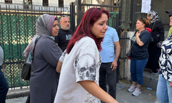 İzmir’de YKS heyecanı: Geç kalan 2 öğrenci gözyaşlarını tutamadı