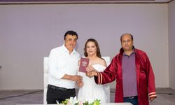 Bir ömürlük mutluluğa işaret diliyle imza attılar