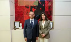 Lal Denizli YENİ Parti'ye katıldı: "Bu bir ayrılık değil, yeni bir başlangıç"