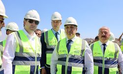 Dikili Jeotermal Isıtmalı Sera Organize Tarım Bölgesi'nde ilk yatırım ruhsatları teslim edildi!