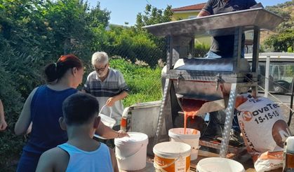 Efes Selçuk’ta salça sezonu açılıyor: Sıkım makinesi mahalleleri dolaşacak