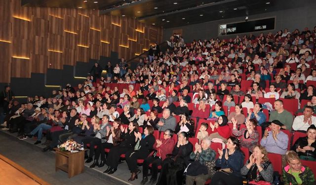 Dikili’de tiyatro şöleni: Sahne sanatları günlerce sürecek