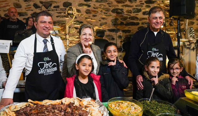 Tire’de gastronomi festivali başladı: Cemil Tugay mutfağa girdi