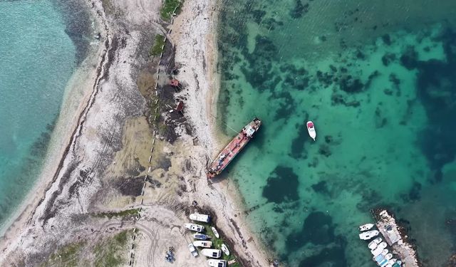 Urla’da hurda gemi krizi büyüyor: “Senin teknen de bu koyda”