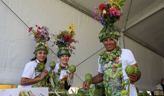 15. Alaçatı Ot Festivali doludizgin: Şefler yarışıyor, stantlar ilgi görüyor