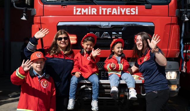 İtfaiyeci anneler hem alevlerle hem özlemle mücadele ediyor