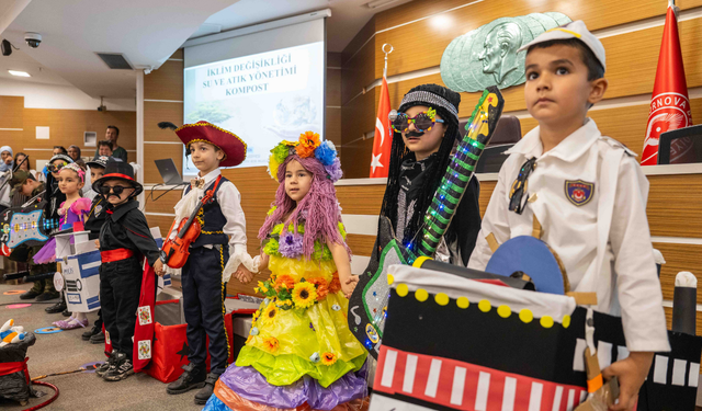 Bornova’da “Mavi” dönüşüm: Minikler su için sahnede