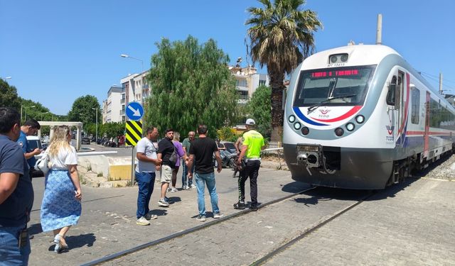 Selçuk’ta hemzemin geçitte korkutan kaza!