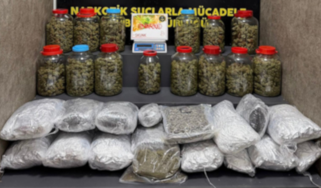 İzmir’de zehir tacirlerine darbe! 60 kilo ele geçirildi