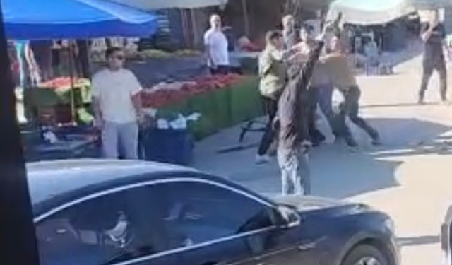 Foça’daki semt pazarında silahlı kavga: 7 gözaltı