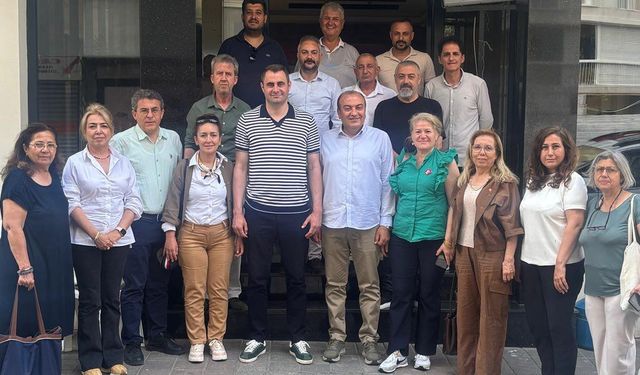 CHP İzmir’de “demokrasi nöbeti” sürüyor: “Geri adım atmayacağız”