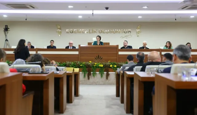 Karabağlar’da CHP’li meclis üyelerinden istifa!