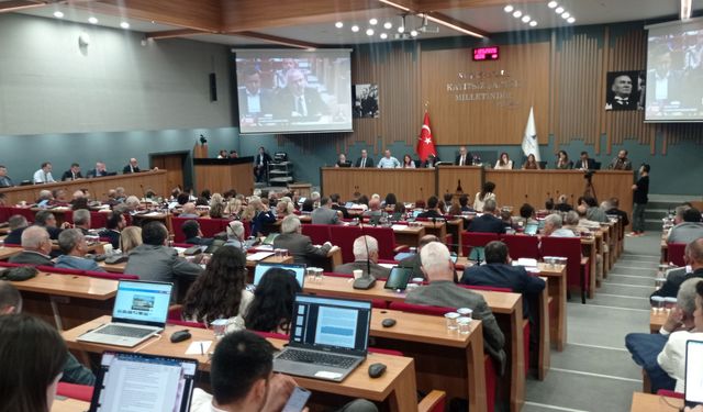 İzmir Meclisi'nde canlı yayın krizi