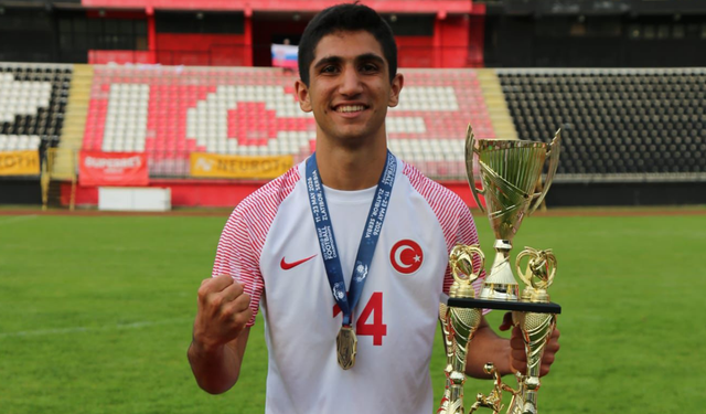 Bergamalı Semih Ayriç dünya şampiyonu!