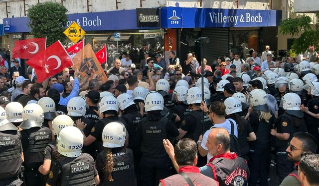 Özgür Özel’i bekleyen kalabalığa müdahale: Polis biber gazı ve TOMA ile müdahale etti