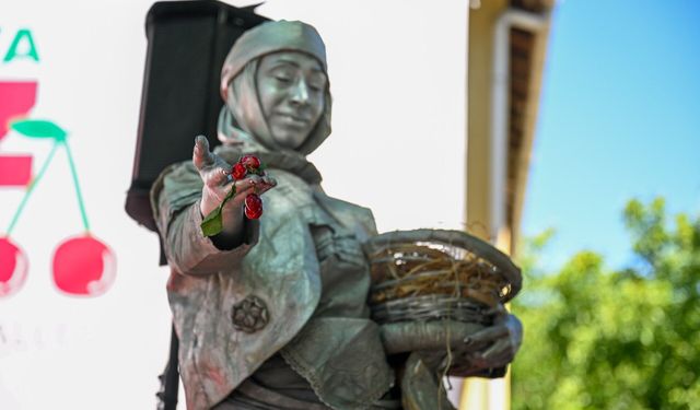 Bornova Kiraz Festivali Beşyol’da renkli görüntülere sahne oldu