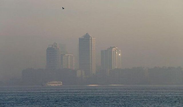 İzmir’de hava alarmı: Üç büyük il arasında en kirli şehir oldu