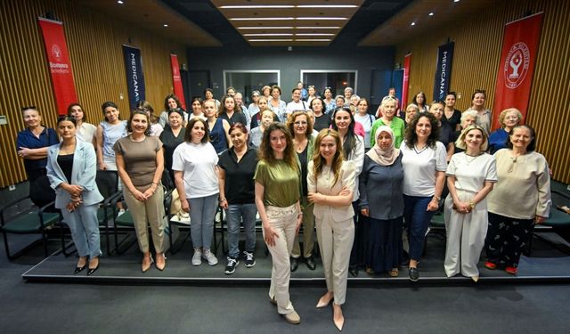 Bornova’da annelik paneli: “Kusursuz anne” baskısı konuşuldu
