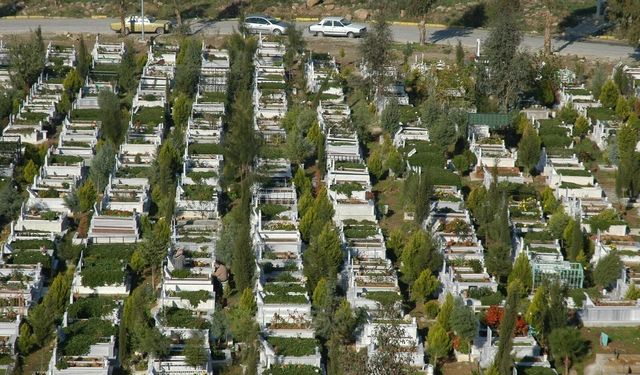 İzmir Büyükşehir'den mezarlıklarda yeni model: Türkiye'de ilk kez uygulanacak