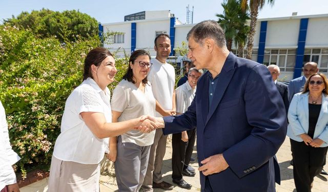 Başkan Tugay Güzelbahçe'de esnaf ve vatandaşlarla buluştu