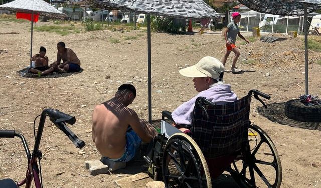 Narlıdere’de engeller denizde kalktı: Özel gereksinimli bireylere moral gezisi