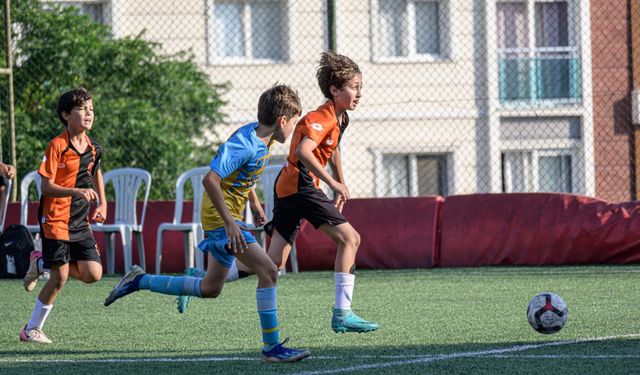 Bayraklı'da futbol şöleni: U-12 Cup'ta ilk düdük çaldı