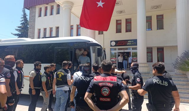 Afyon’daki durak başkanı cinayetinde 18 şüpheli adliyede