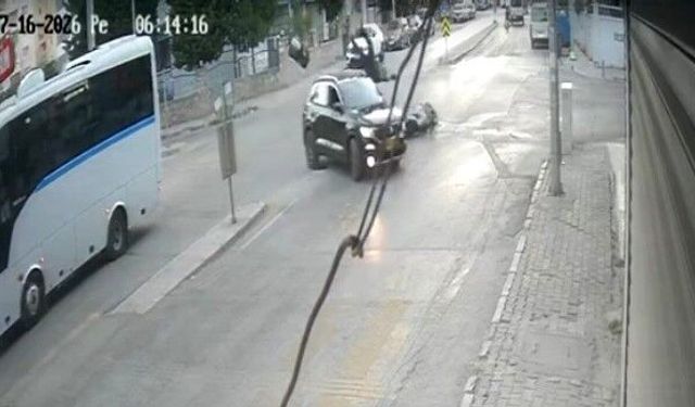 Buca’da motosiklete çarpıp kaçtı: Kaza anı kamerada
