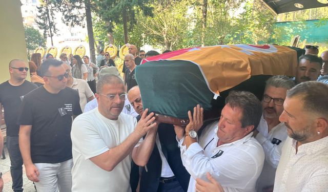 Gazeteci Aziz Üstel İzmir’de son yolculuğuna uğurlandı
