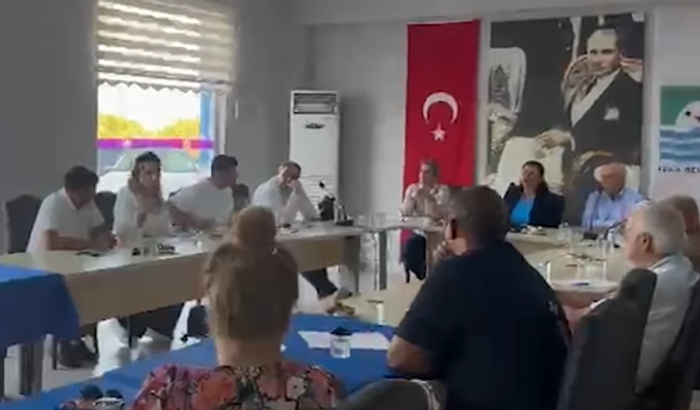 Foça Meclisi'nde tansiyon yükseldi: "Yayını kapat, ben bağırırım"