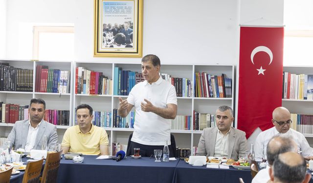Başkan Tugay Kemeraltı esnafıyla bir araya geldi: “Üzerimize düşeni yapmaya devam edeceğiz"