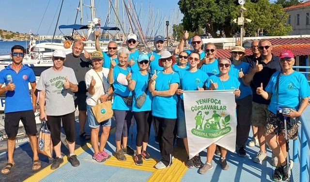 Belediyenin yapamadığını onlar yapıyor: İncir Adası'ndan 42 torba çöp çıktı