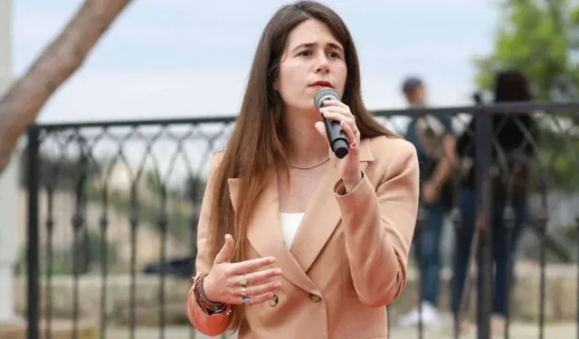 Çeşme Belediye Başkanı Lal Denizli'den Altınkum Plajı açıklaması: "Kiralama yetkisi belediyemizde değil"