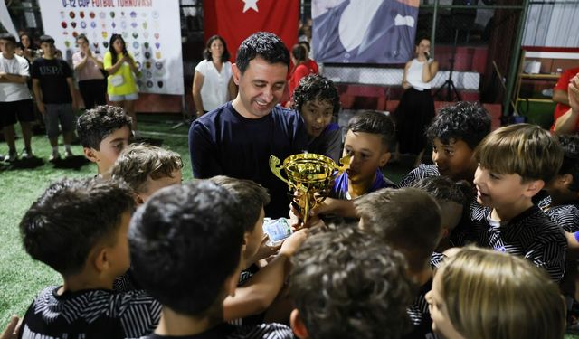 Bayraklı U-12 Cup'ta şampiyon Bornovagücü