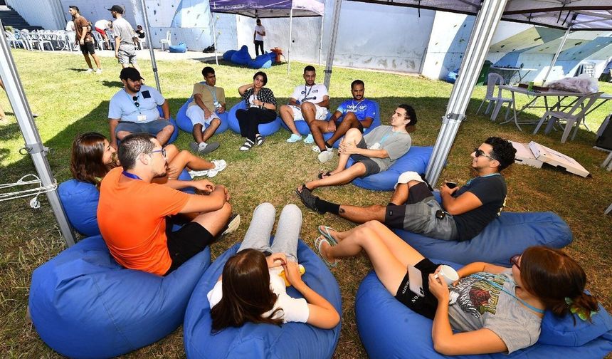 İzmir’de 19 Mayıs coşkusu başladı: Gençler spor, müzik ve sanatla buluşuyor