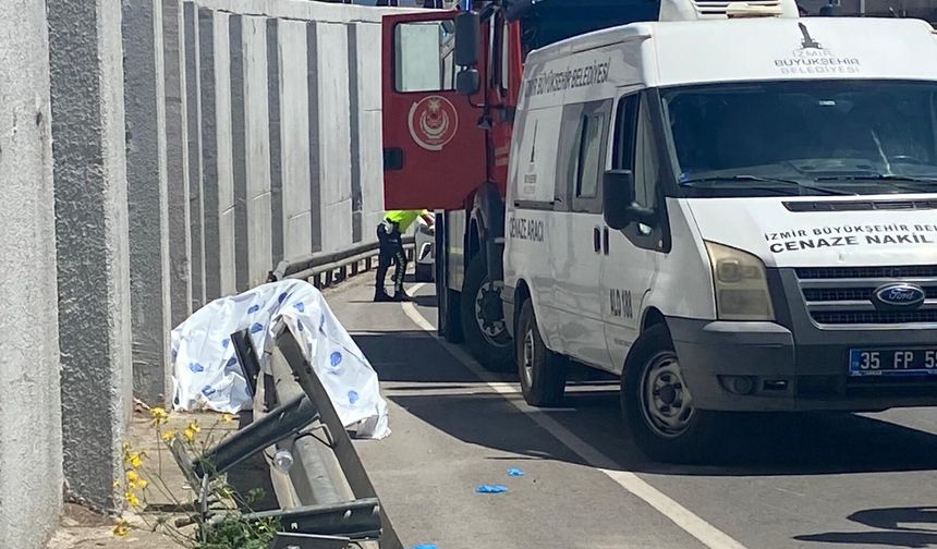 Konak’ta feci kaza: Genç motosikletli bariyerlere çarptı