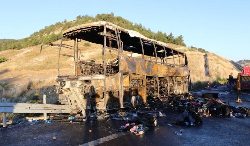 Denizli’deki otobüs faciasının ardından geriye demir yığını kaldı: 8 ölü, 33 yaralı