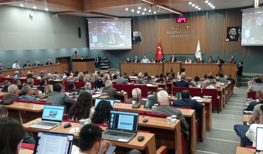 İzmir Meclisi'nde canlı yayın krizi