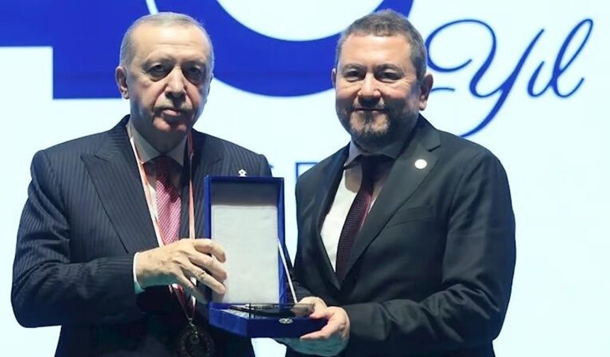 Cumhurbaşkanı Recep Tayyip Erdoğan’ın elinden ödül alan iş insanı Nazım Torbaoğlu’na SPK’dan suç duyurusu!