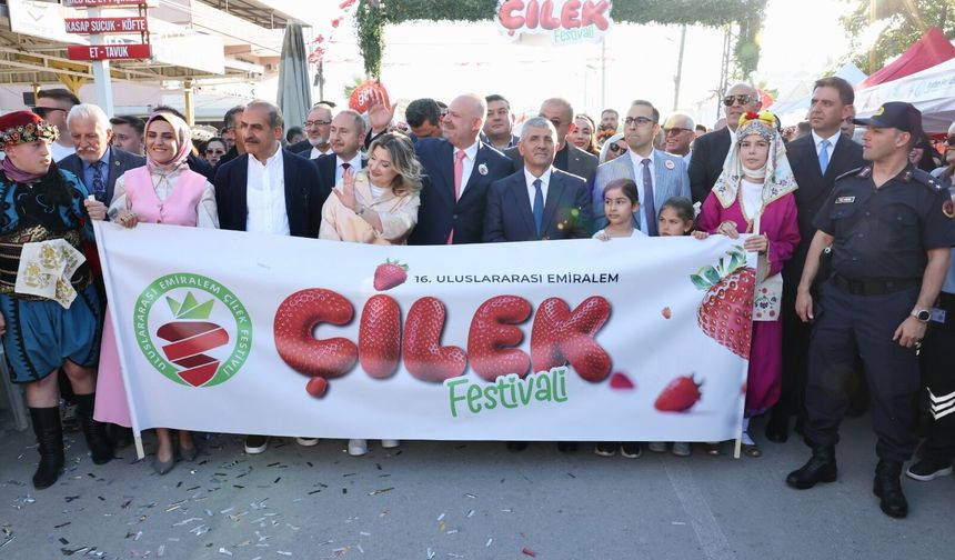 Emiralem Çilek Festivali uluslararası kimliğe kavuştu: Menemen’de renkli açılış