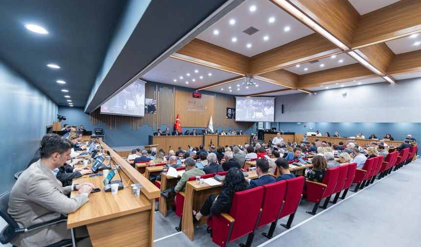 Büyükşehir Meclisi’nde Aliağa planı krizi: “Kazık” tartışması gerginliği tırmandırdı