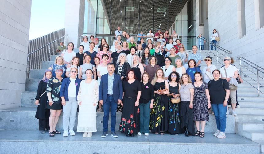Dikili’de sanat rüzgârı: Kadınların emeği sergilendi