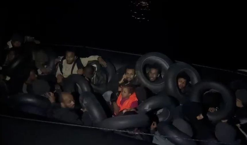 Karaburun açıklarında can pazarı: 31 göçmen kurtarıldı