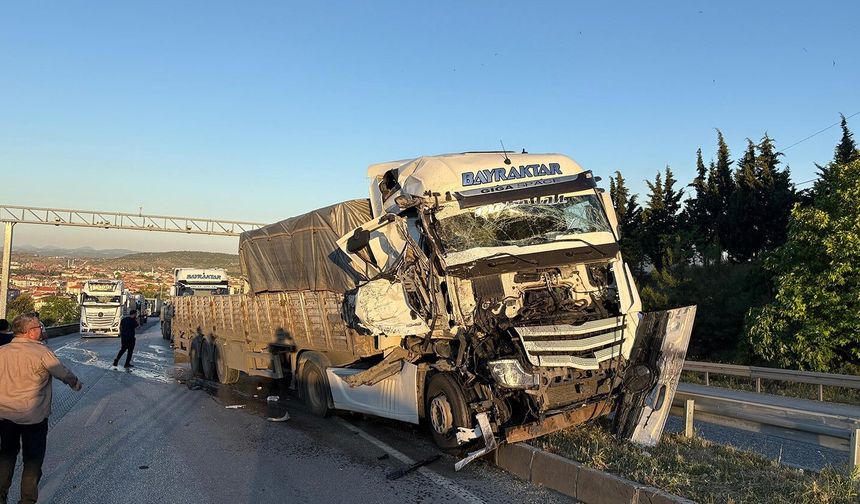 Kula’da korkutan tır kazası: Yol trafiğe kapandı