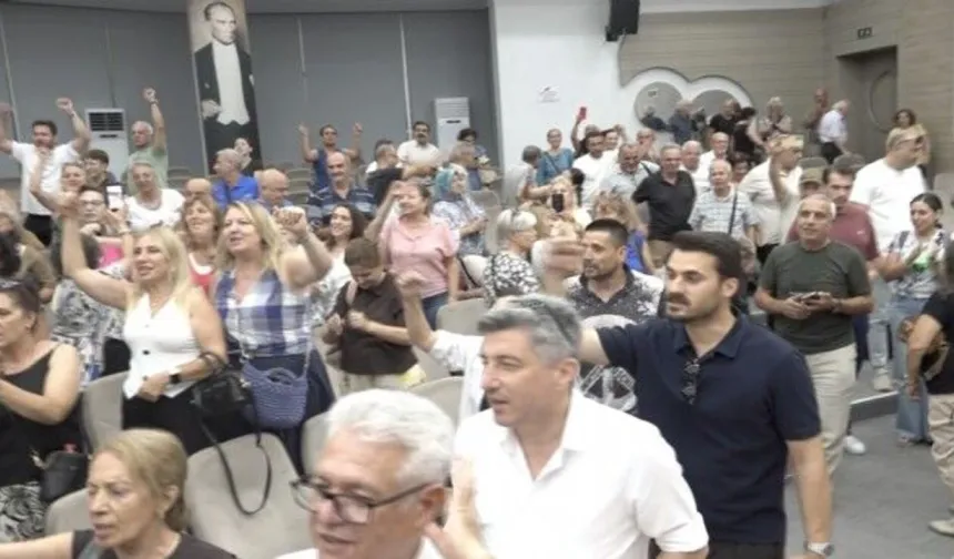 CHP Bornova'da toplu istifa: 153 mahalle temsilcisi yeni partiye katılacak